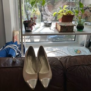 Seychelles gold narrow flats- business professional, pointed-toe, half-inch heel